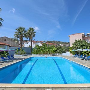 Dolphin Hotel